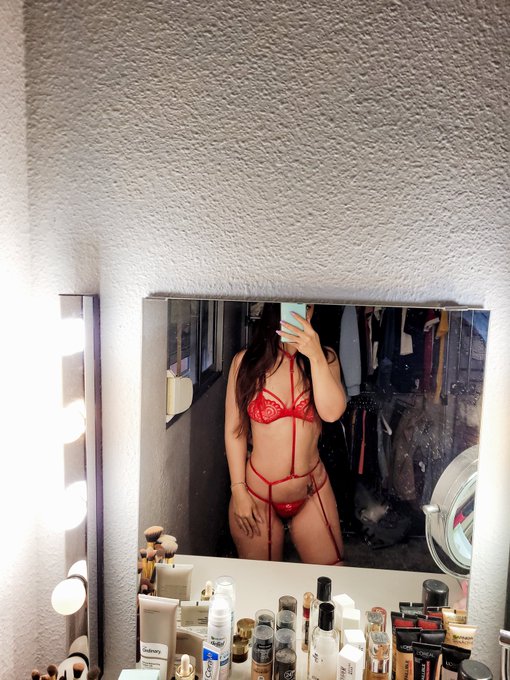 En un ratito directo en mi onlyfans https://t.co/QX9dw2SHad<a href="/tag/manyvids"class="tags"><span>#manyvids</span></a><a href="/tag/mvsales"class="tags"><span>#mvsales</span></a>
