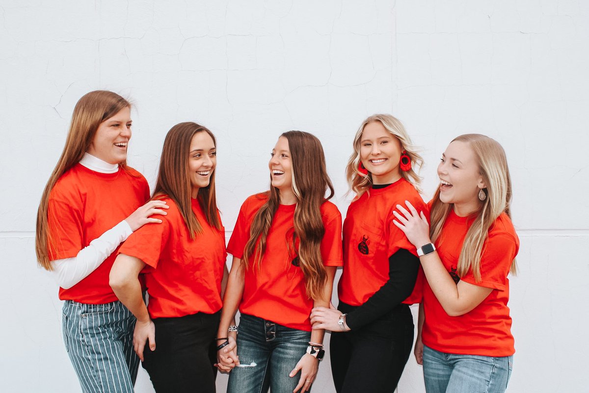 Today we are kicking off red dress week by wearing red all day, and you can too! If you would like to purchase tickets for our main event on Friday, be sure to contact any Alpha Phi or follow the link in our bio!❤️ #alphaphiunk