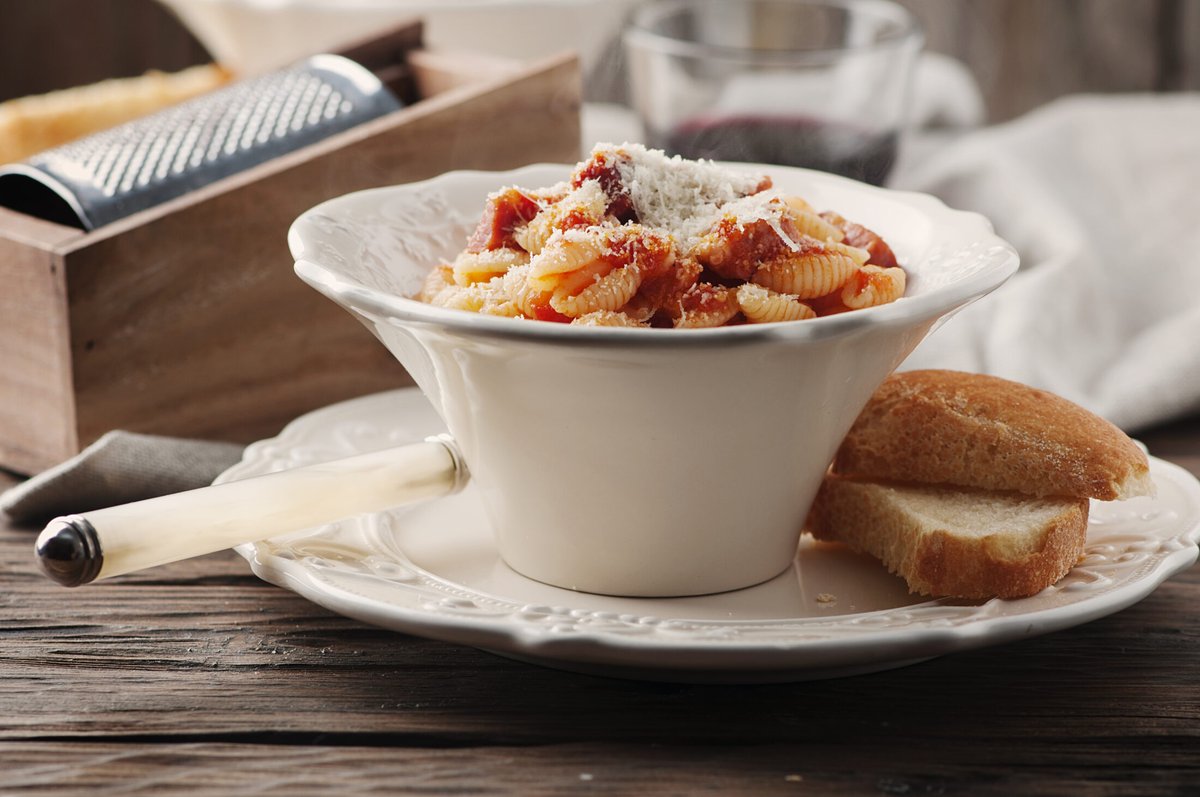 Nos encanta la cocina italiana. En nuestra web te contamos cómo elaborar la pasta malloreddus, una receta tradicional de Cerdeña, de la región de Campidano, pero con un toque de aquí: chorizo de León MAS Food Lovers y queso de oveja. 👨‍🍳masfoodlovers.com/mas-blog/recet…