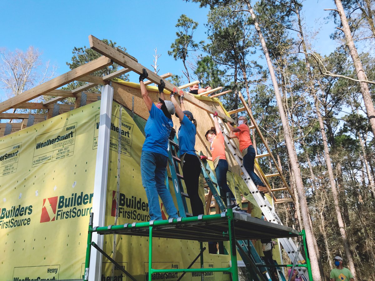 SeamonWhiteside's tweet photo. Such an awesome turnout for the SeamonWhiteside Womenβs Build with Sea Island Habitat for Humanity! π¨ We were thrilled to help the future homeowner!
#SWwomen #SWpeople #habitatforhumanity https://t.co/51t0FoeQTB