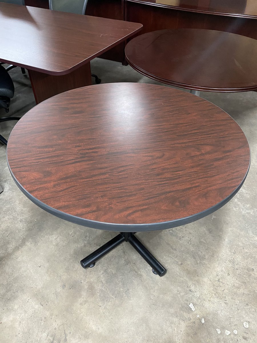 DFSIHOUSTON's tweet image. Round tables, visit us today at dfsihouston.com or give us a call at 281-726-2939 #roundtable #conferencetable #commercialtable #commercialfurniture #officefurniture #houston