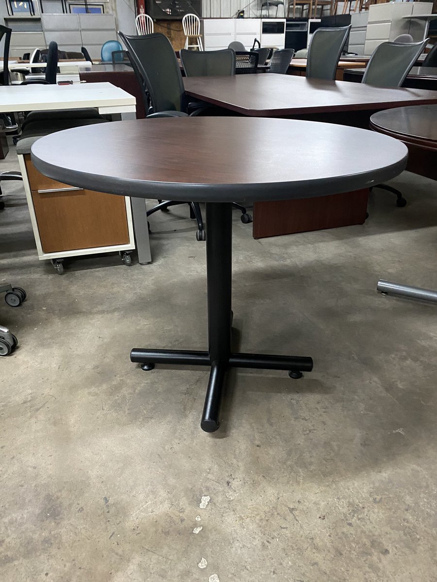 DFSIHOUSTON's tweet image. Round tables, visit us today at dfsihouston.com or give us a call at 281-726-2939 #roundtable #conferencetable #commercialtable #commercialfurniture #officefurniture #houston