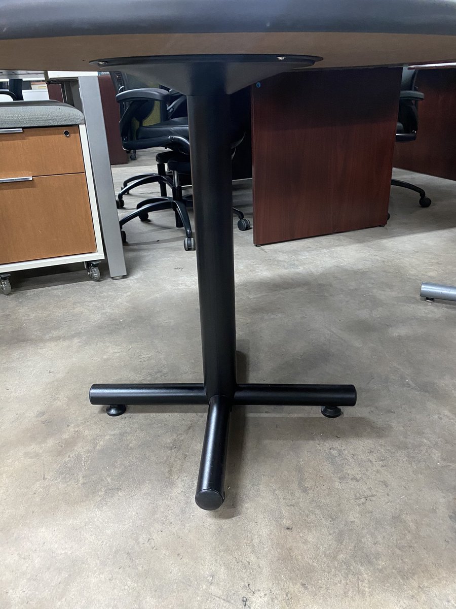 DFSIHOUSTON's tweet image. Round tables, visit us today at dfsihouston.com or give us a call at 281-726-2939 #roundtable #conferencetable #commercialtable #commercialfurniture #officefurniture #houston
