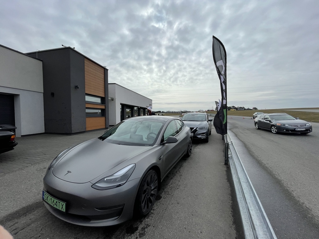 Po jednym dniu na Track Day’u w Łodzi przeciążenia jakie są chociażby w F1 nabierają zupełnie nowego znaczenia. Niesamowita zabawa.