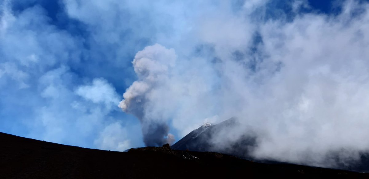 VISTA_EO's tweet photo. Today in front of Etna craters at 2850 m, to make measurements with @airesEO VIIRSO2 camera

@PolifemoSte @LoreGuerrieri @trecarte @andyprata @elisa_ox @INGVvulcani @INGVambiente @EtnaLive  @LMU_Volc @AIVulcan https://t.co/bFqxIsHRvK