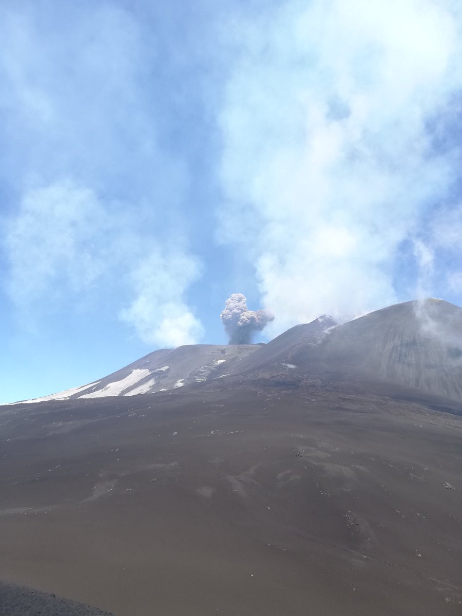 VISTA_EO's tweet photo. Today in front of Etna craters at 2850 m, to make measurements with @airesEO VIIRSO2 camera

@PolifemoSte @LoreGuerrieri @trecarte @andyprata @elisa_ox @INGVvulcani @INGVambiente @EtnaLive  @LMU_Volc @AIVulcan https://t.co/bFqxIsHRvK