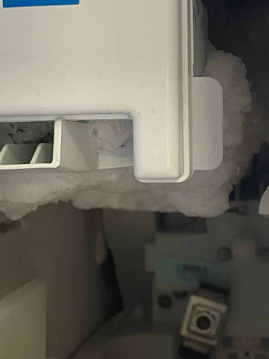 lkgap's tweet photo. @SamsungSupport Why is my ice maker constantly freezing over (and not make ice cubes)? https://t.co/5MOGg1IypE