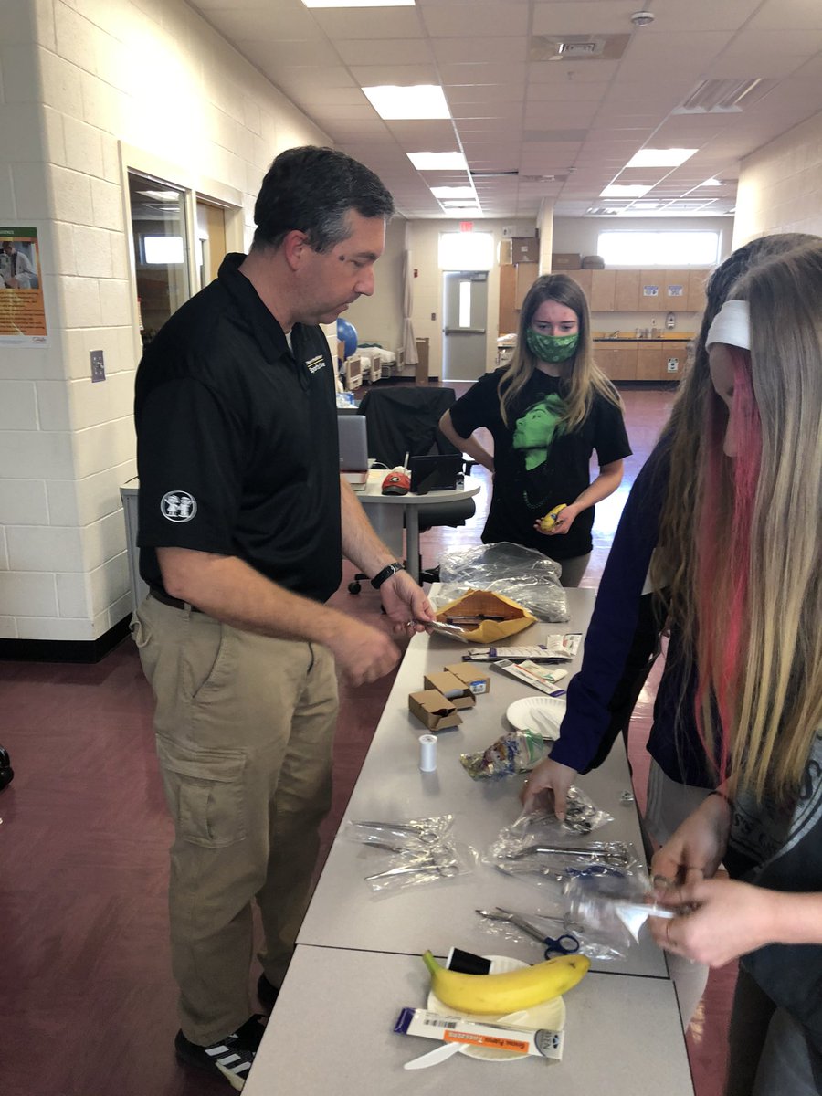mkrobs's tweet photo. @HHS_HCS Healthcare students practice their suture skills on bananas today! @HCS_HHSCTAE @CTAE_HCS @YvetteDupree #ctaeignites #ctaeempowers #ctaeprepares https://t.co/6SgvMzVawI