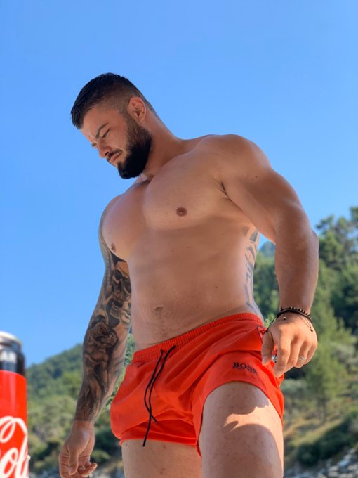 ?? Starting the week off right! #camguy #jockmen #MondayMorning https://t.co/n1ebeTacUX