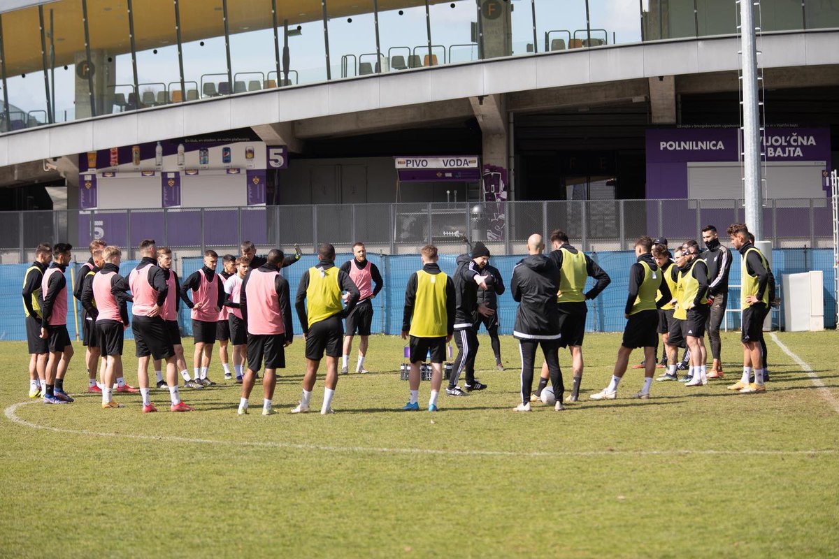 simon_rozman's tweet photo. 🆕 Time for a new challenge. Absolutely proud to be a new head coach of Slovenian giants NK Maribor. Hard work already began, looking forward to first matches. Our goals are high, but I believe we can fulfill them together! 🟣

#GremoMaribor #MiSkupajEnoSmo https://t.co/M6dfd3FVQJ