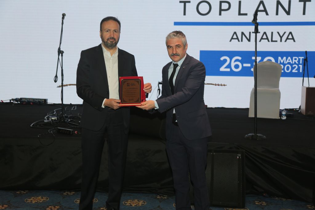 EmlakYonetim's tweet photo. Emlak Yönetim AŞ Genel Müdürü Ayhan Karaca, 2021 Koordinasyon Toplantısı’nda şirket personeline hitap etti.

Haberin Devamı: https://t.co/A6Di5VxosV https://t.co/dBxIeQAuwY