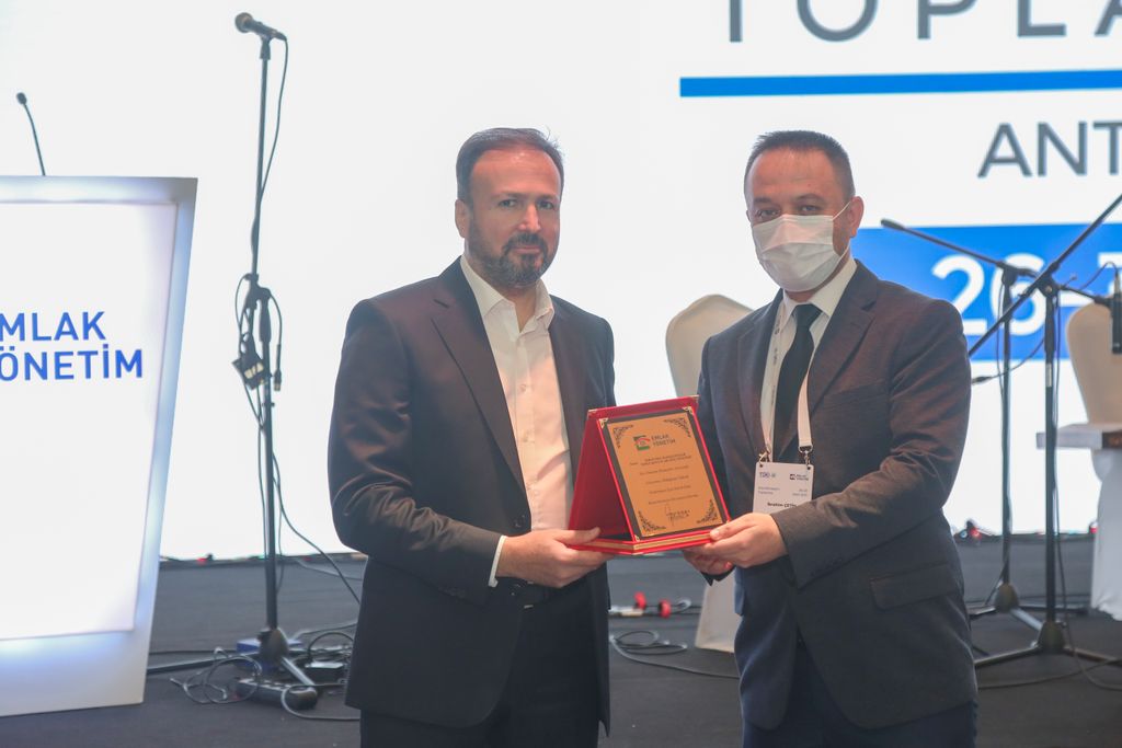 EmlakYonetim's tweet photo. Emlak Yönetim AŞ Genel Müdürü Ayhan Karaca, 2021 Koordinasyon Toplantısı’nda şirket personeline hitap etti.

Haberin Devamı: https://t.co/A6Di5VxosV https://t.co/dBxIeQAuwY