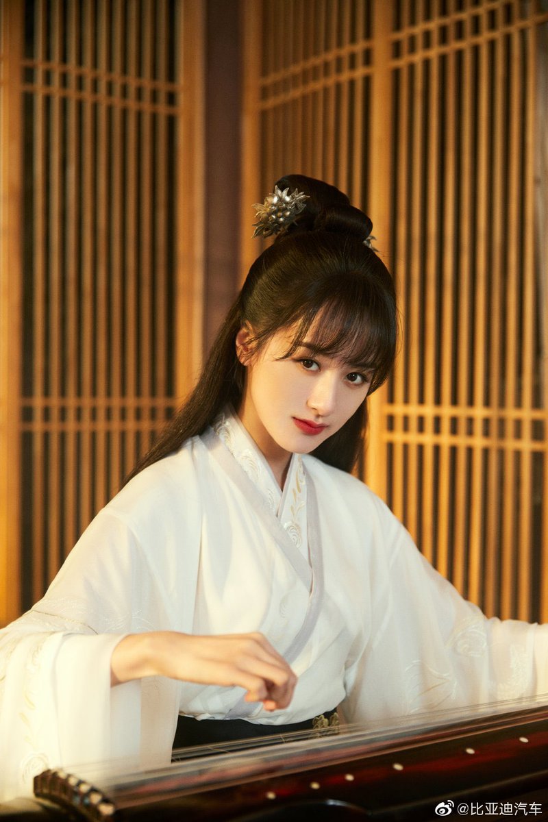 dramaskfan's tweet photo. #YuanBingYan para BYD.
Mais fotos de bastidores: https://t.co/m7ZKFqBoBi
#袁冰妍 #CrystalYuan #祝卿好 #FaithMakesGreat #LoveAndRedemption #FlyInSky #EverNight #ListeningSnowTower #RoyalHighness #TheMysticNine #TheLegendOfZu #TheLastEmperor #cdrama #dorama https://t.co/uZhufDeCOI