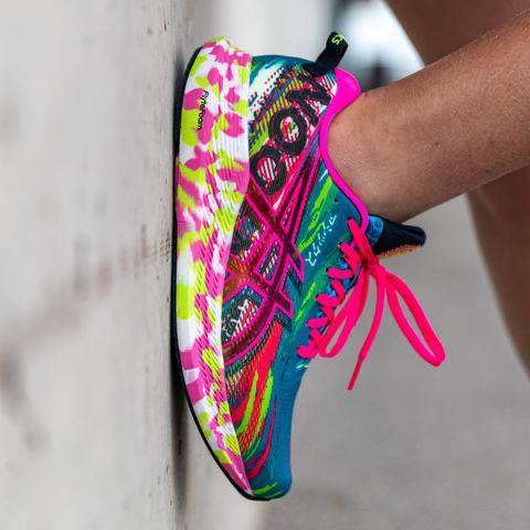 RunningBalboaCo's tweet photo. ¡Una combinación perfecta entre tecnología y velocidad! Con los Asics #NoosaTri13 tendrás mayor resistencia para que puedas correr durante más tiempo.

☑️ Drop: 5mm
☑️ Pisada: neutro
☑️ Uso: entrenamiento
☑️ Superficie: asfalto

⚡CATÁLOGO DE PRODUCTOS: https://t.co/LsPKqCToGI⚡ https://t.co/7HjRKzREHi