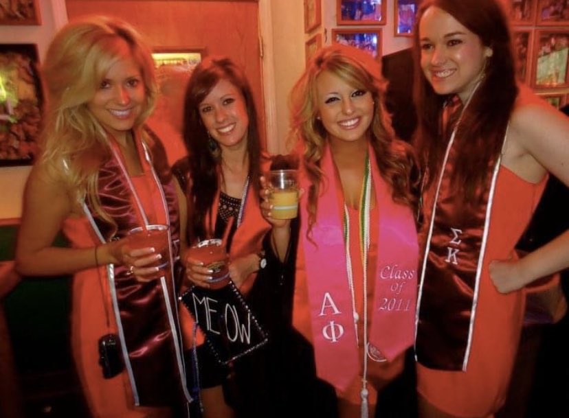 caitlinjayne_'s tweet photo. graduated with honors from #BestBarRileys https://t.co/dwiyOfOwy8