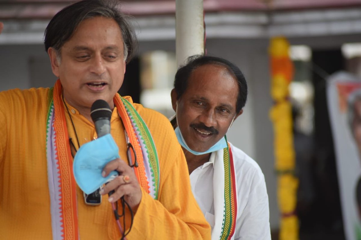ShashiTharoor's tweet photo. Addressed the finale of K Babu’s roadshow where a huge crowd had gathered to cheer us on. #UDFforKerala https://t.co/sBfdZnedoE