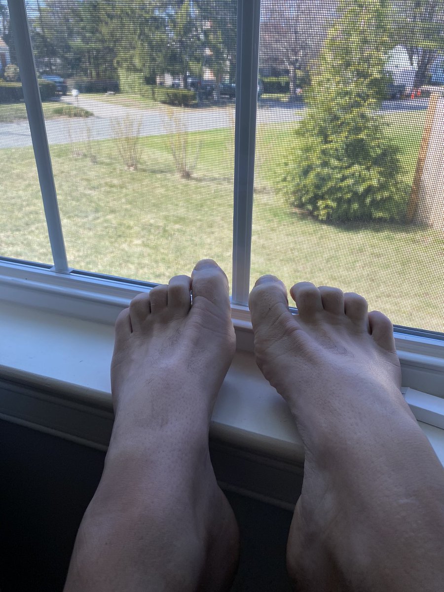 DaddysFeet4's tweet photo. Peeking outside. Excited for warmer weather. 🦶 #bigfeet #size15feet #higharches #malefeet #gayfeet #gayfootfetish https://t.co/4HkwlXCCTY