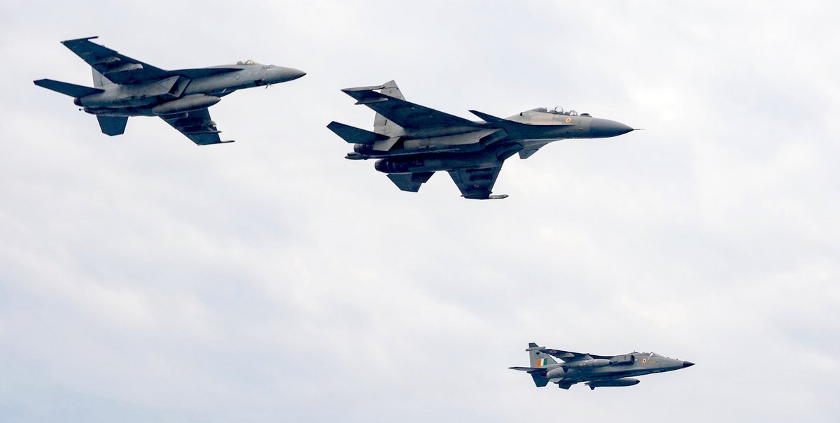 syedmohdmurtaza's tweet photo. Super Hornet looks so mediocre against Su-30 mki ! https://t.co/cQVtbZXWbN