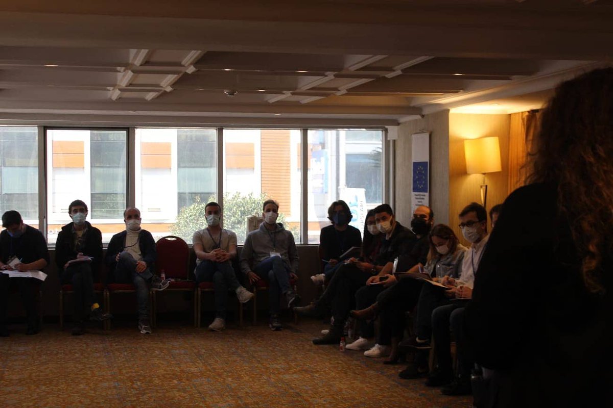 genclikvekultur's tweet photo. Derneğimizin de kurucu üyesi olduğu @yerelgenclikagi 'nin ilk toplantısı @PiGenclikDer   ev sahipliğinde İzmir'de gerçekleşti.
"İnsan Hakları ve Hak Temelli Çalışma Eğitimi'ne" derneğimiz adına Mazlum Bucuka ( @zervanoo ) katıldı. Eğitimin ilk gününden görüntüler. #siviltoplum https://t.co/p3lJUPSz1O