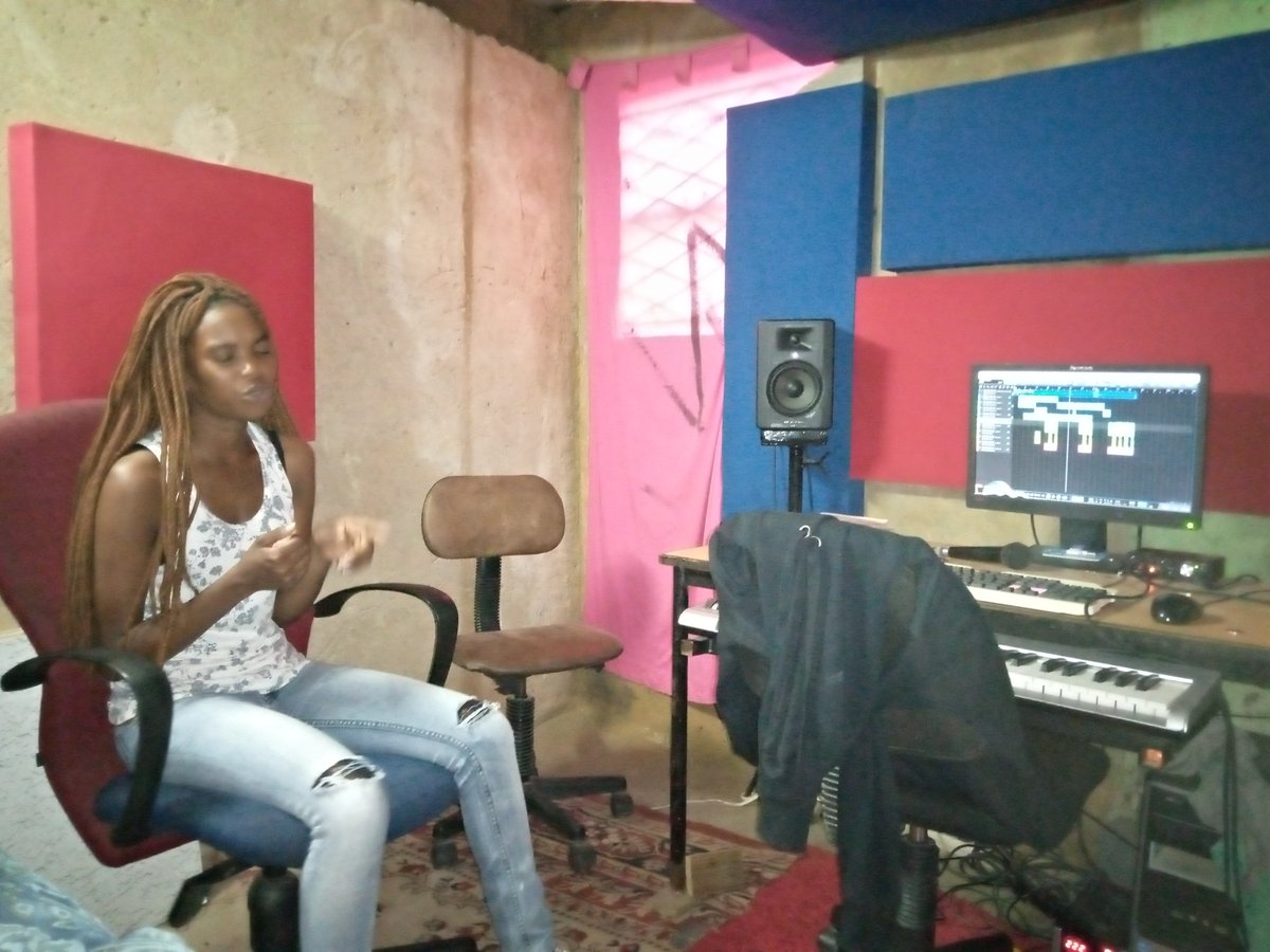 LzBeatzPro1's tweet photo. Lz ReCord Onde a Música tem Vida
+258
842916212
872786604
Lz Beatz Pro
DJ
Técnico de Som
Compositor https://t.co/gctXxMNufz