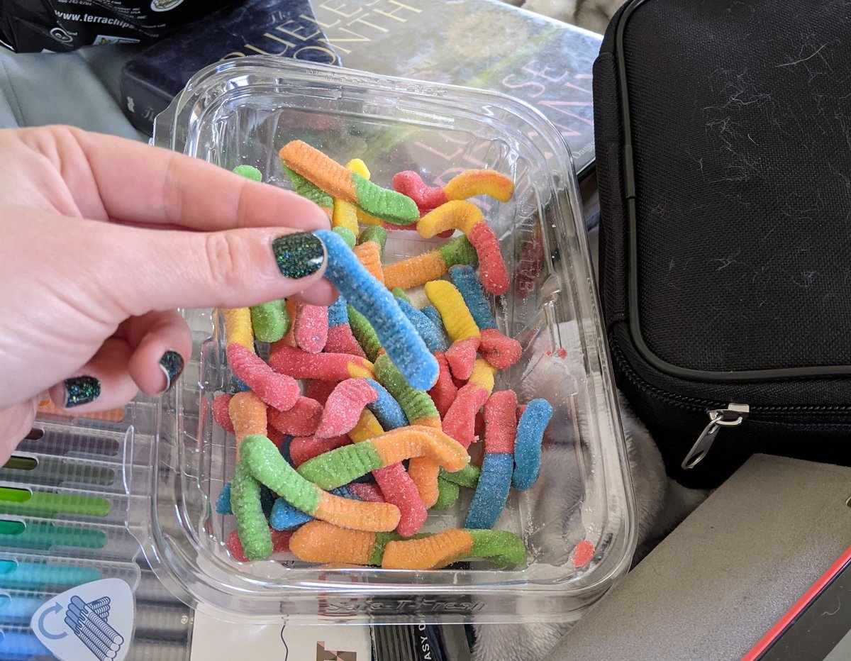 MrsPatakyReads's tweet photo. Had my own #ShrimpGate moment today. Yes, friends, that's AN ALL BLUE WORM. https://t.co/iKUDoHrgrf