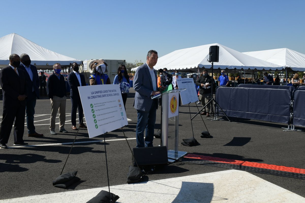 SenAlexPadilla's tweet photo. Had the opportunity to visit @SoFiStadium in Inglewood today, where @LASchools and @RamsNFL have partnered to get 85,000 school teachers &amp; staff vaccinated.
 
Grateful for their heroic work — let's keep it going. Please get your vaccine as soon as you are able! https://t.co/IGfPHdEE1H