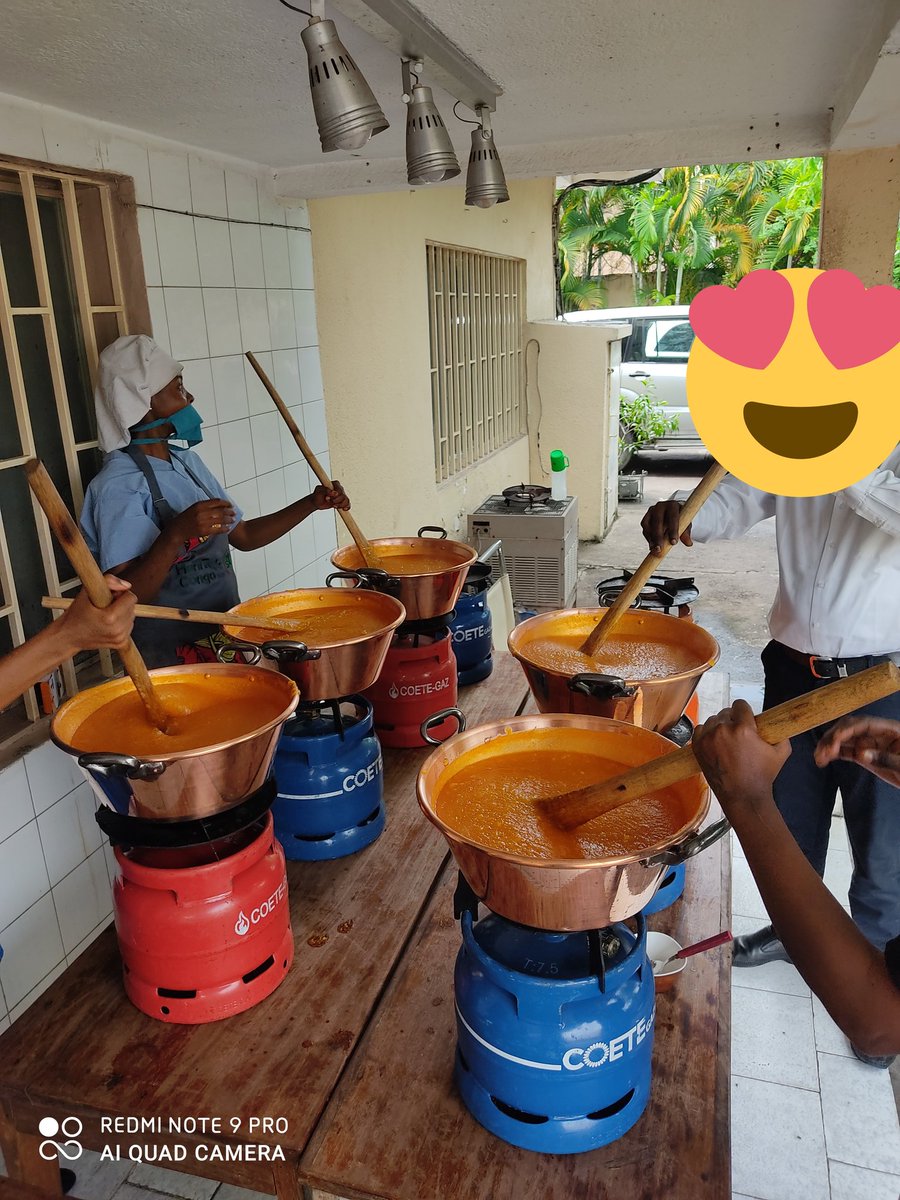 MANITECHCongo's tweet photo. 2013, Mme @Sivi_malukisa a commencé sa petite production de confiture. 2018,Grâce à la @TonyElumeluFDN , elle a acquis les équipements adéquat pour améliorer en qualité et en quantité. En plus, la formation en gestion l'a aidé à se structurer. #beforeandafterchallenge https://t.co/nVQHNtw5sF
