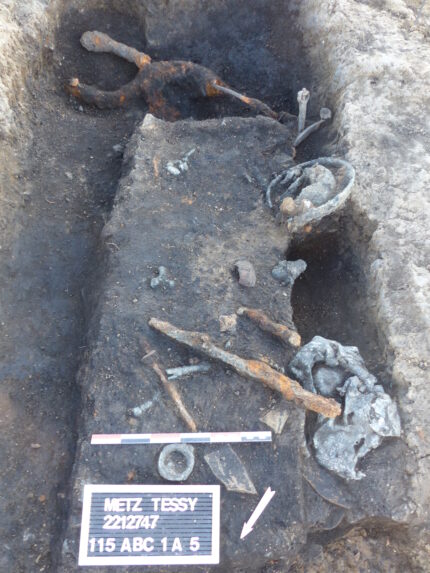 Sarah404BC's tweet photo. The charred remains of a #curule chair have been recovered from a C1st A.D. funeral pyre in the town of #Épagny-Metz-Tessy in SE #France 

https://t.co/CORQ0MQxvj

https://t.co/RugDQS8KEx https://t.co/IqpGo3HyKo