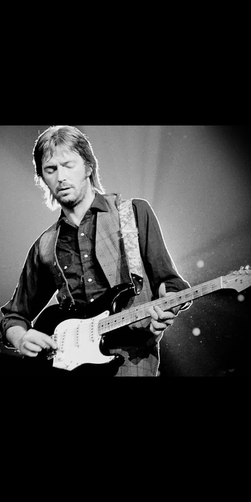 Happy birthday Eric clapton!
76years old.
Clapton is God! Blues Master! 