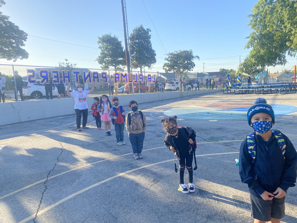 LaPlumaPanthers's tweet photo. Day one was great!  So many smiles under those masks!  #welcomebackpanthers #villageeffort #wearelapluma💙🐾💛 https://t.co/kbpOH7SAhX