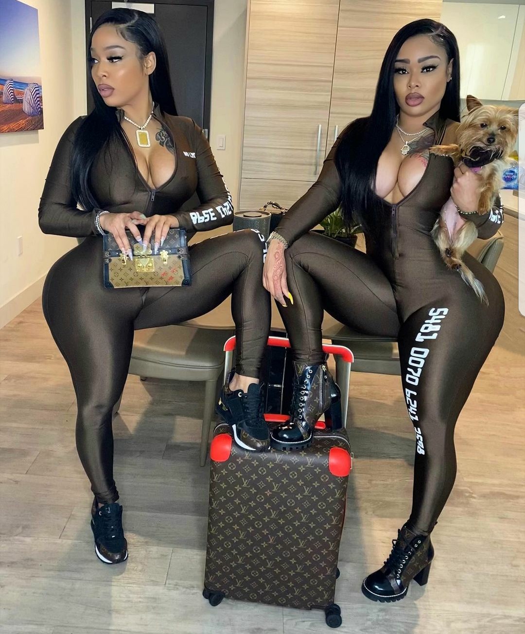 AJ3Report on X: Model Spotlight with @doubledose_twins . The Double Dose  Twins are located in Miami, Florida. #doubledosetwins #doubledosetwins👯  #twinsofinstagram #miamigirls #topmodels #beautifultwins #prettywomen  #businesswoman👜👠 #mondaytreat ...