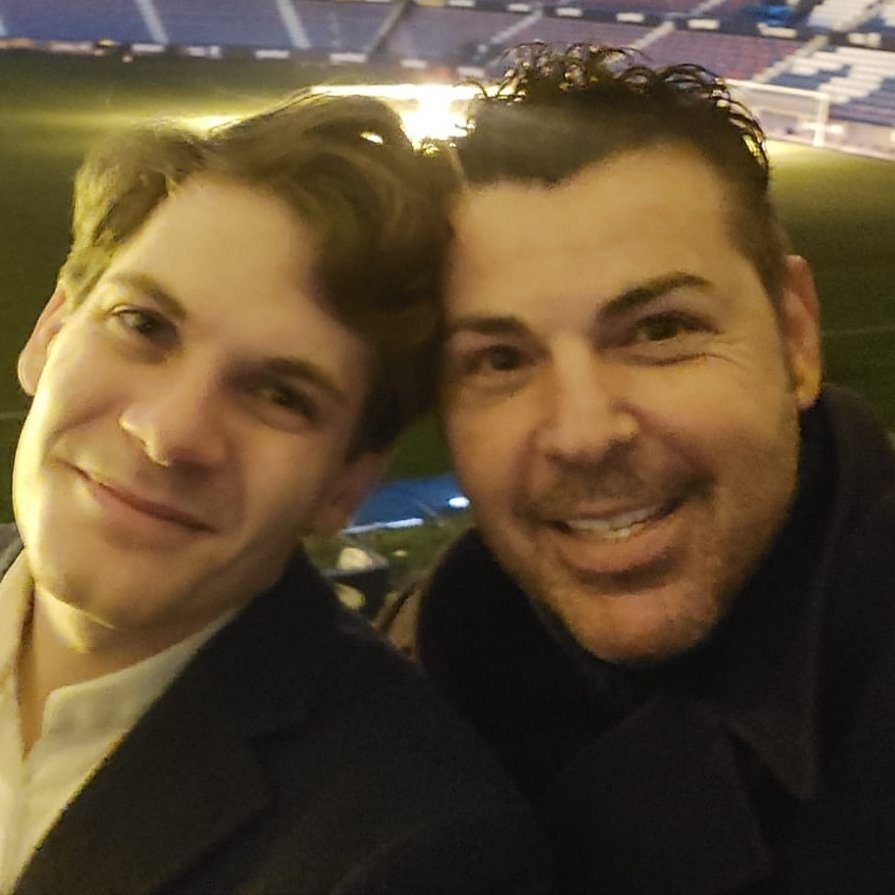 javiermdlc4's tweet photo. Enhorabuena amigo @ancormdlc4 !!!!!! Te deseo lo mejor...te adoro!!!! Que nunca nos falte hilos para bordar nuestros sueños.
@MaestrosCostura
@ShineIberia https://t.co/g6o2B6y1Eo