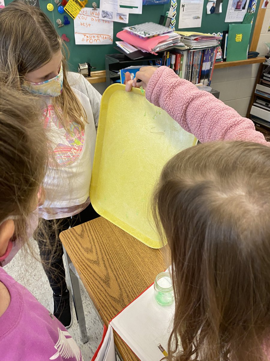 MrsWakem's tweet photo. 👀ing at various types of liquids and identifying their physical properties. Combining science matter with math measurement (time and capacity) concepts. #engagedscientists #discoverylearning @SDStampeders #tvdsb https://t.co/3w86LWebTH