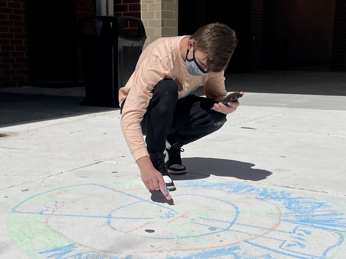 WestAshley_HS's tweet photo. Students in Ms. North’s AP Human Geography classes have been studying how geographers look at settlement patterns and land use in cities around the world. They took to the pavement earlier today to apply what they’ve learned by sketching a variety of 2D models. #ThisIsWestAshley https://t.co/D5PLOIFB7q