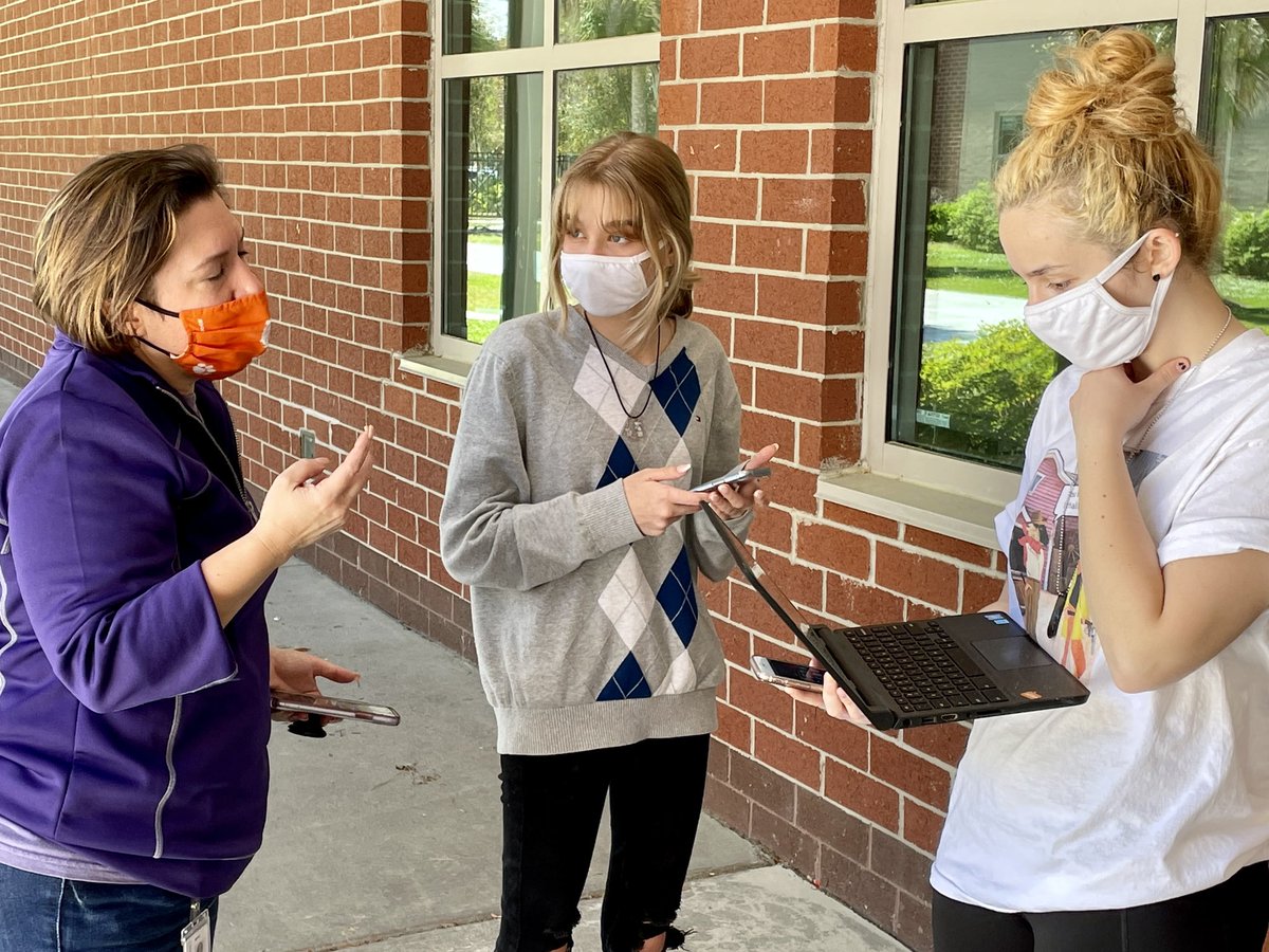 WestAshley_HS's tweet photo. Students in Ms. North’s AP Human Geography classes have been studying how geographers look at settlement patterns and land use in cities around the world. They took to the pavement earlier today to apply what they’ve learned by sketching a variety of 2D models. #ThisIsWestAshley https://t.co/D5PLOIFB7q
