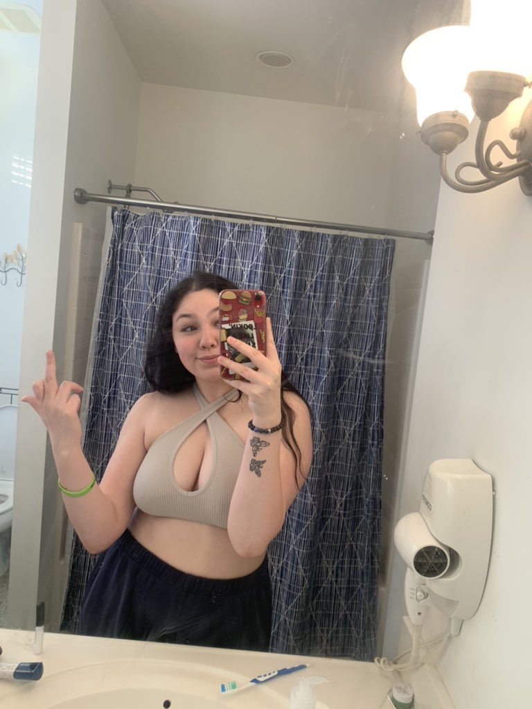 kailstales's tweet photo. reply if u have a butterfly tat i’m trynna see somethin 🦋 https://t.co/zzJqiheQaD