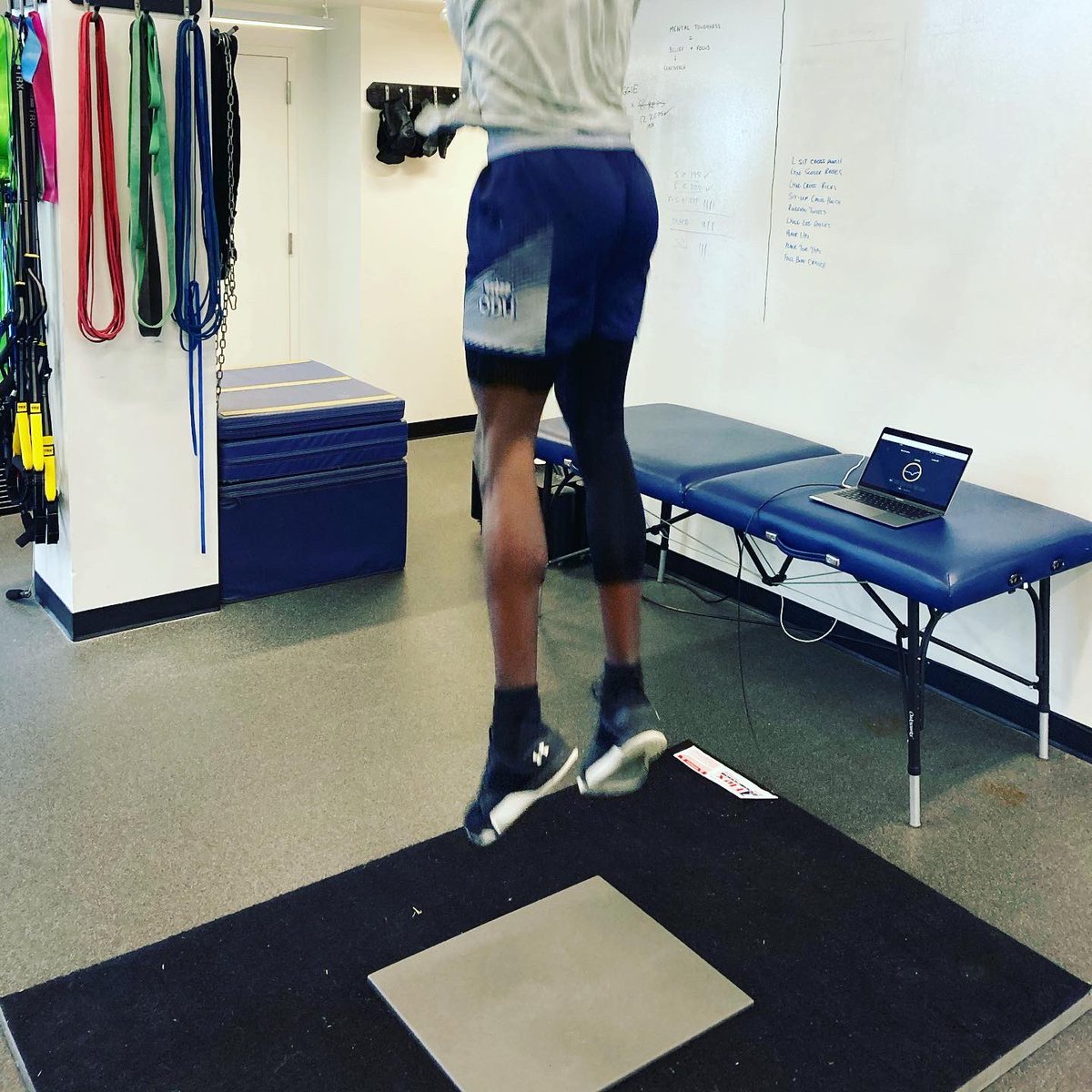 BeEliteDaily's tweet image. Post Season Training: Day 1 with @SpartaScience @js2elite_ll @Tony2ones @brady_oc14 @ODUMensHoops 📈📊🦁🏀

#postseason #sparta #odu #mbb #hoops #training