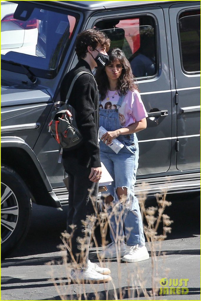 bippitycabello's tweet photo. SHAWN AND CAMILA ARE ON THE SET OF A MUSIC VIDEO OMG THE COLLAPSE https://t.co/IbqRSDJfxk