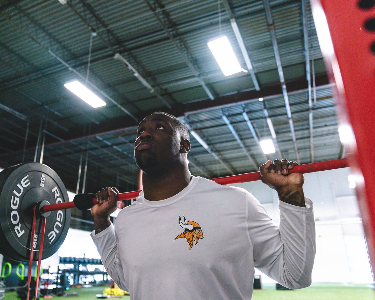 TeamIFA's tweet photo. You could say workouts run in the family 💪 https://t.co/sGQlgDc1vz