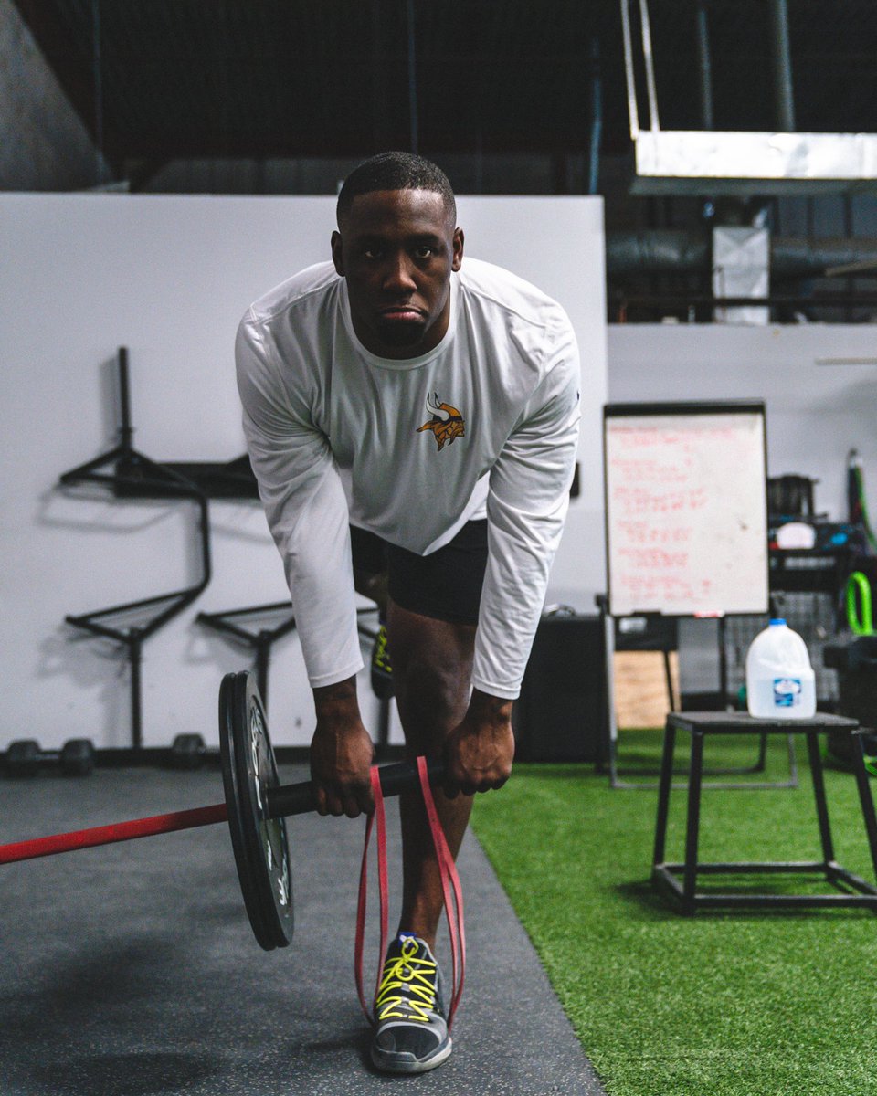 TeamIFA's tweet photo. You could say workouts run in the family 💪 https://t.co/sGQlgDc1vz