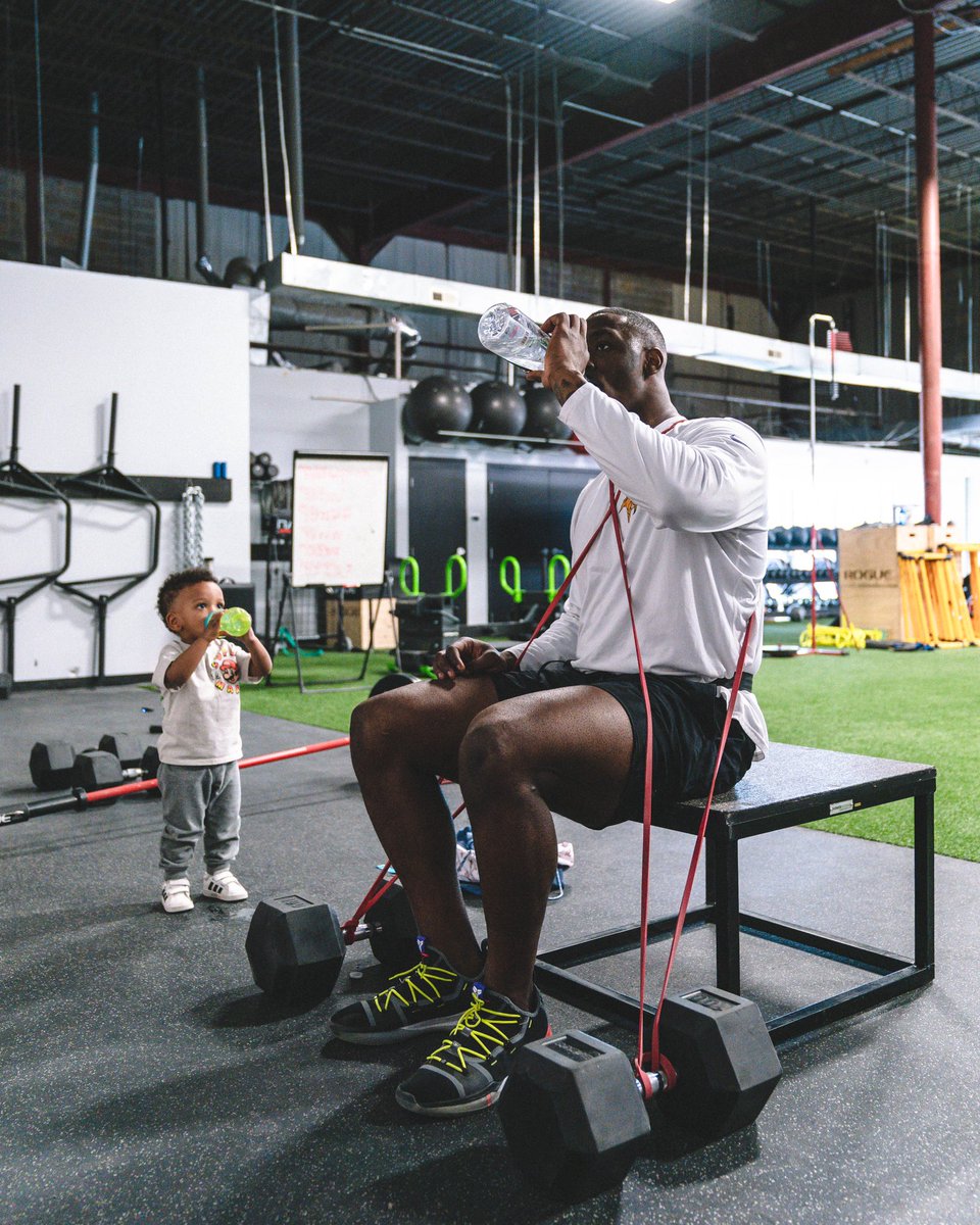 TeamIFA's tweet photo. You could say workouts run in the family 💪 https://t.co/sGQlgDc1vz