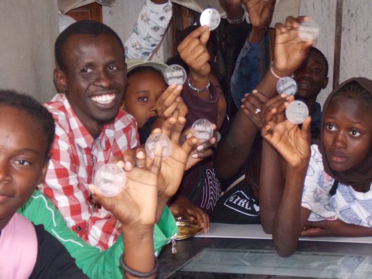 ArduinoSenegal's tweet image. Merci encore pour cette collaboration @MyHumanKit @donilab #ArduinoD21 learn and share #feux #signalisation #Robotics #station #meteo #poubelle #intélligente @senfablab systeme de drainage @lambayecenter #gants avec capteurs de flex #CollègePetiteLande #kebetu #Dakar
