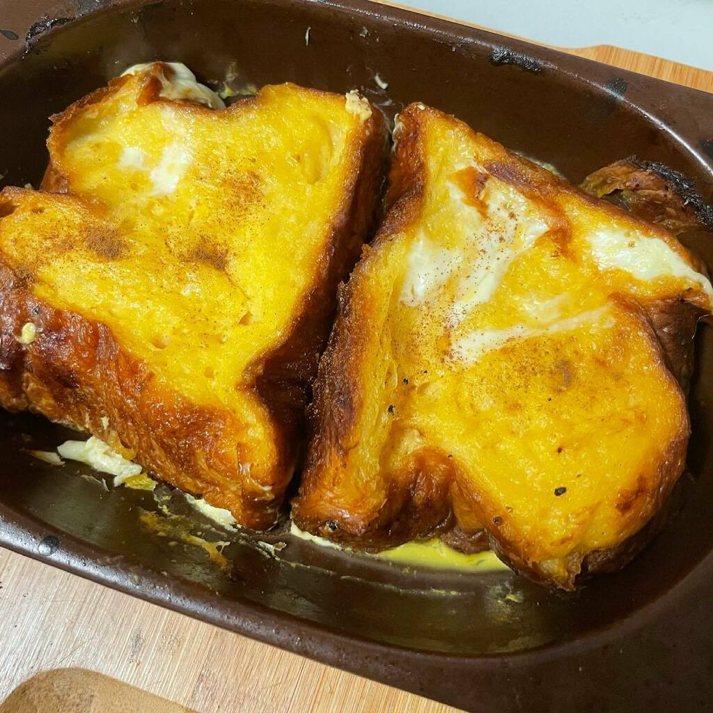 megumiz's tweet photo. 魚焼きグリルでフレンチトースト☕️
私のフレンチトーストは、牛乳無しのオレンジジュースと卵。ビーガンにしたい時は、卵の代わりにチアシードを使うよ😋
#breakfast #orangefrenchtoast #dailyfreestyle #みぃカフェ #みぃろぐ https://t.co/l9ISJHu4wl https://t.co/hlS01SfOQk
