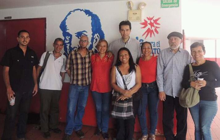 Lo queremos con nosotros y nosotras,  enseñándonos en los congresos , en los seminarios, sus formaciones siempre oportunas y estratégicas para la Revolución #ANComisionEspecialPorCarlosLanzYa 
<a href="/comunicadores21/">#DondeEstaCarlosLanz</a> 
@MaestraTuitera 
<a href="/fotoecocultura/">Yoger Armas ¡Siempre Por El Camino De Chávez!</a> 
<a href="/eugeniapinero/">Ma. eugenia piñero</a> 
<a href="/diazpablo874/">PTMS ARAGUA</a>