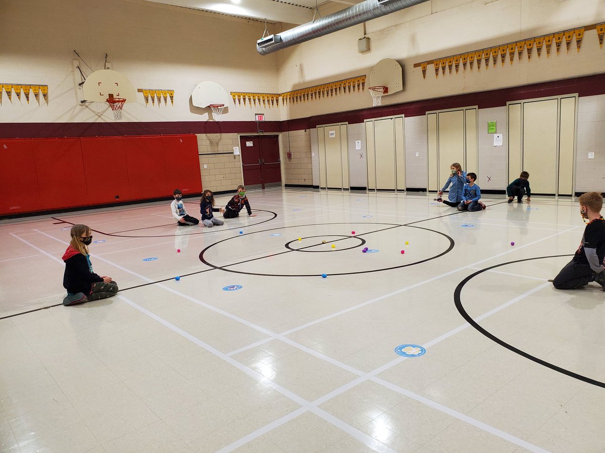 MsDaEira's tweet photo. Bocce... Easter style. @PsOakwood @dsbn @RoccoLinda @LisaOz1313 https://t.co/LeGnrOIiYT