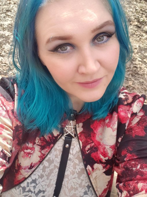 Whorror SG’s pics and videos