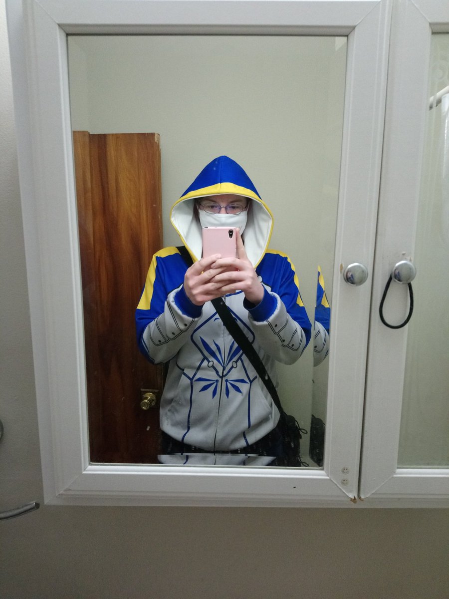 HypnoticLya's tweet photo. Saber hoodie https://t.co/Vlq8fApyHL