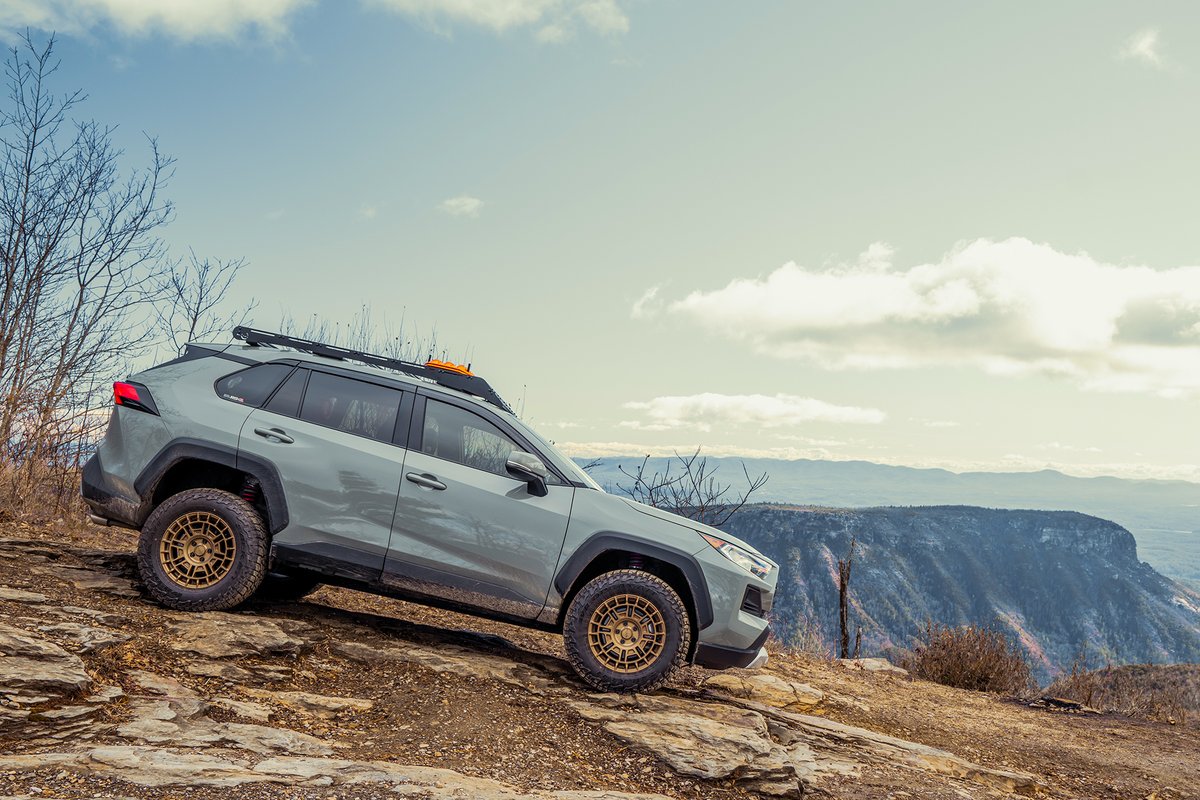 FalkenTire's tweet photo. Dropping into the work week like... @CenterlineWheel x @RSRUSA #Falken #FalkenTire #FalkenTires #FalkenOffroad #Falkenspotting https://t.co/aJSuZlPTPu