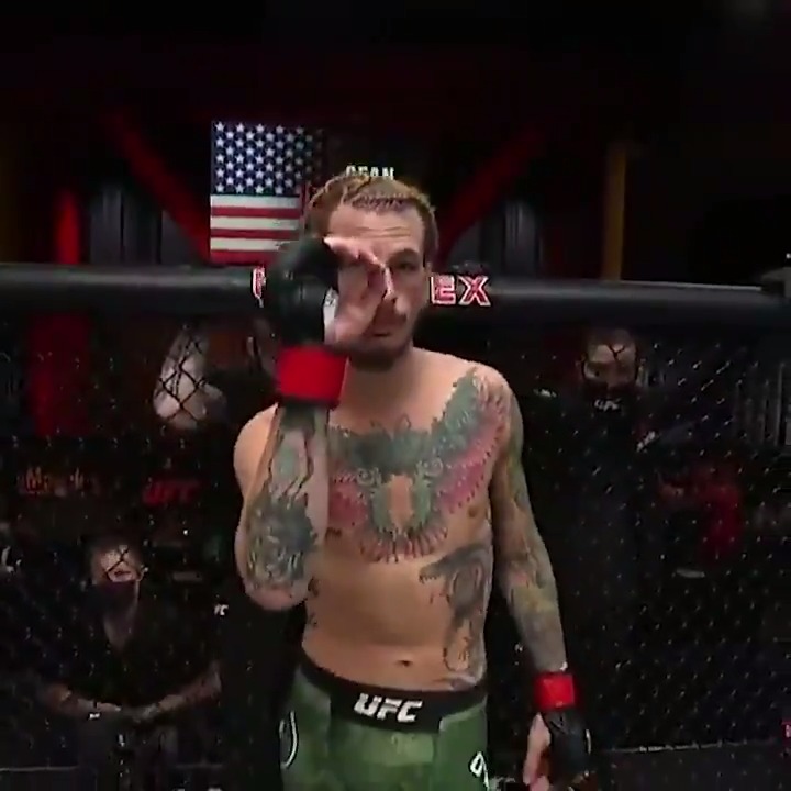 When Bruce Buffer reads "one loss," but the Suga State Athletic Commission ruled otherwise π
π @SugaSeanMMA https://t.co/4nRqISNNRJ