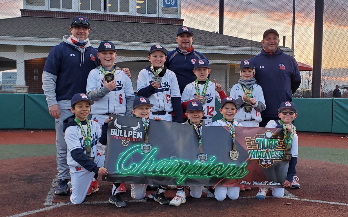 9UINMustangs's tweet photo. Champs!  #MustangsNation @1MustangsNation https://t.co/ua2dlW7C5S